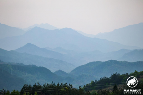 烟雨中的黑瓦白墙，MAMMUT黄山徽州古城百公里越野赛第13张